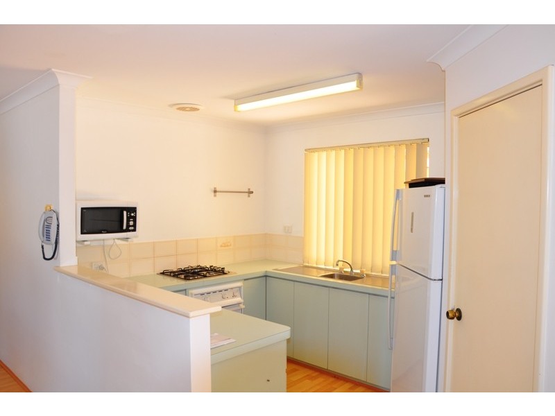 8B Coppercups Place, Halls Head WA 6210