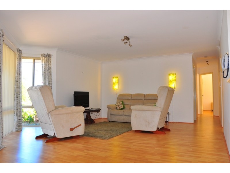 8B Coppercups Place, Halls Head WA 6210