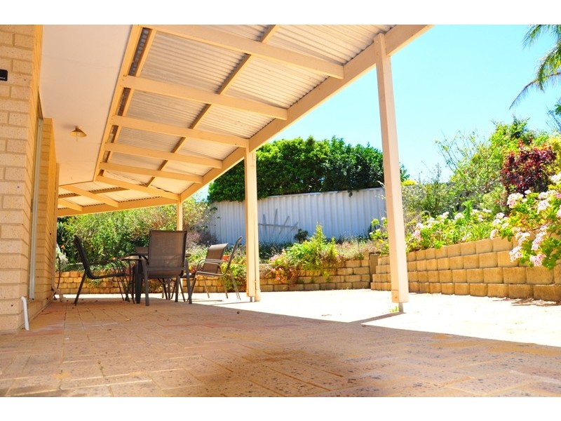 8B Coppercups Place, Halls Head WA 6210