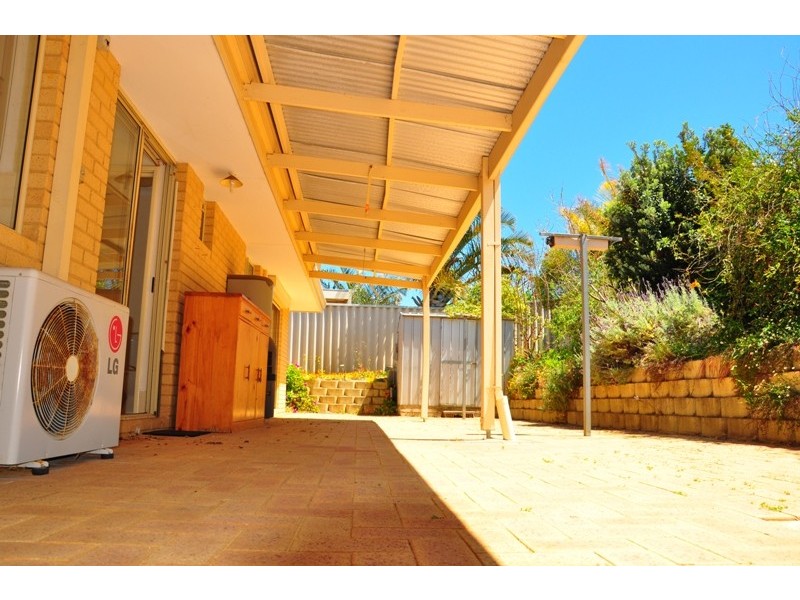 8B Coppercups Place, Halls Head WA 6210