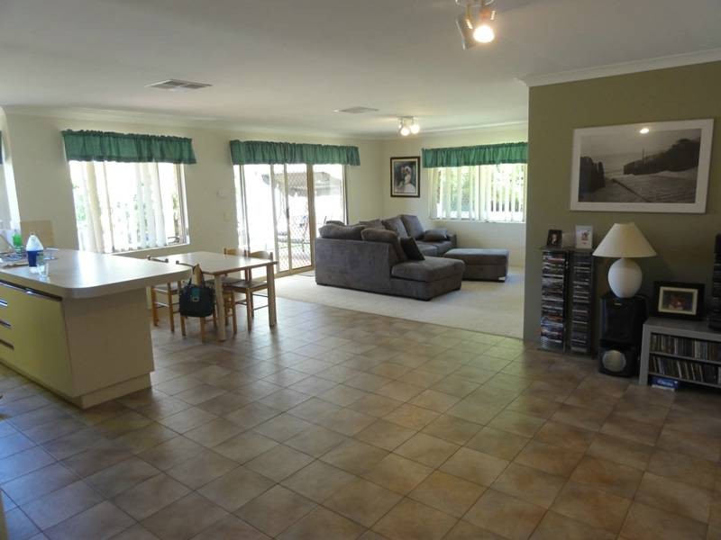 21 Honeysuckle Ramble, Halls Head WA 6210