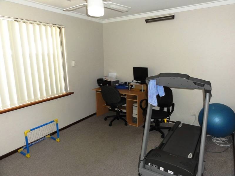 94a Leighton Rd, Halls Head WA 6210