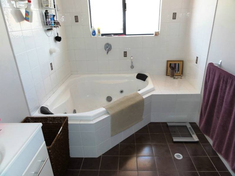 94a Leighton Rd, Halls Head WA 6210