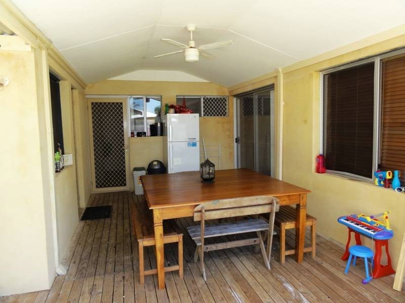 94a Leighton Rd, Halls Head WA 6210