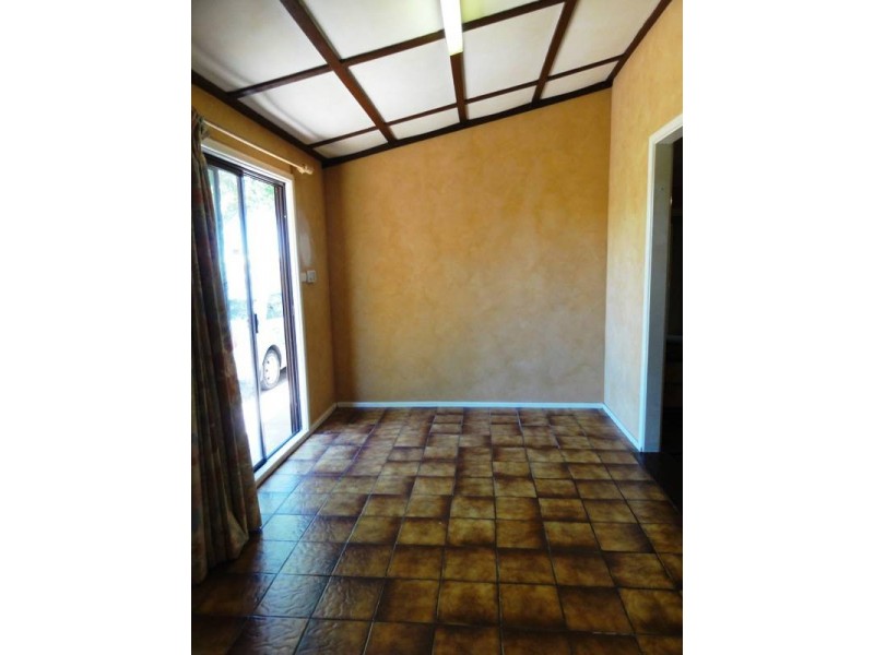 10 Loxton Street., Dudley Park WA 6210