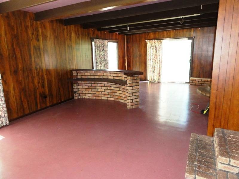 10 Loxton Street., Dudley Park WA 6210