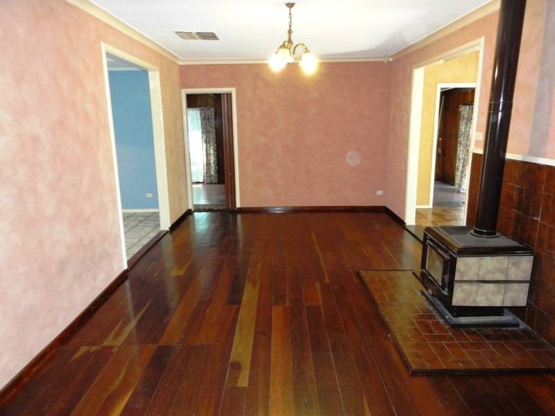 10 Loxton Street., Dudley Park WA 6210