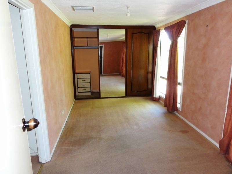 10 Loxton Street., Dudley Park WA 6210