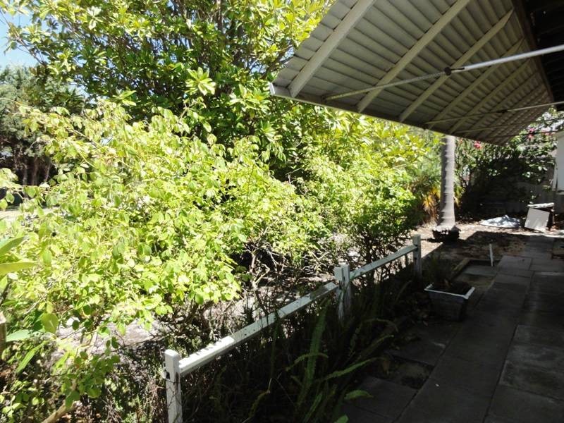 10 Loxton Street., Dudley Park WA 6210