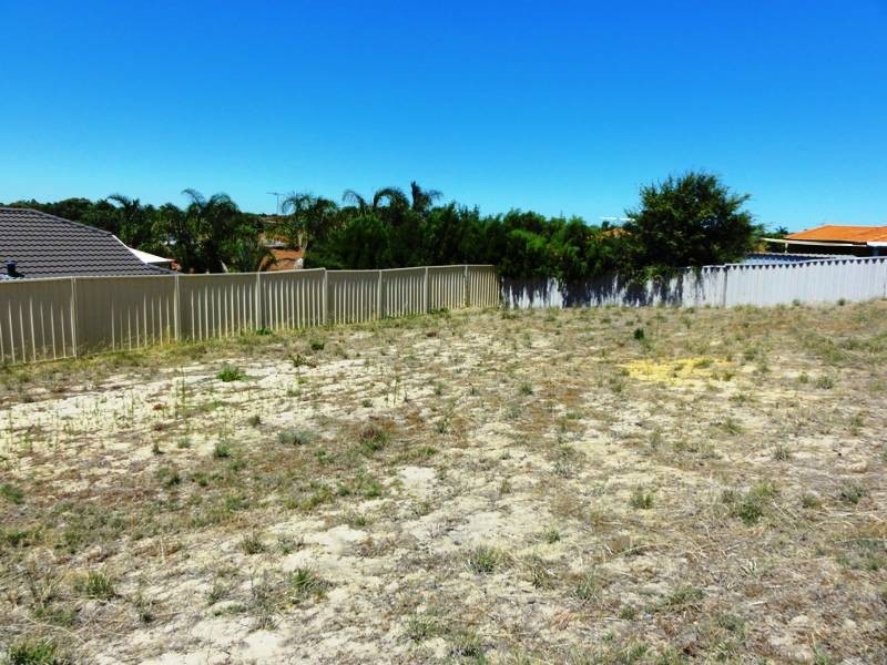 14b Lambourne Place, Halls Head WA 6210