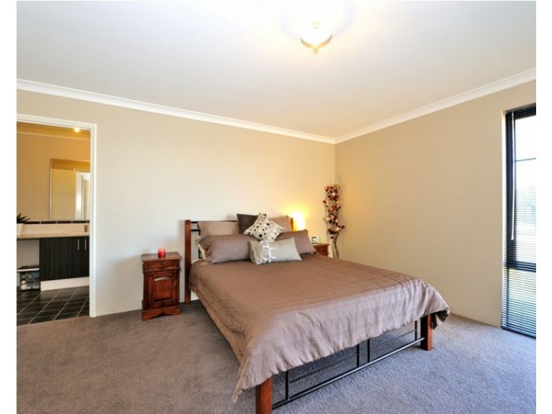 2 Dalona Parkway, Lakelands WA 6180