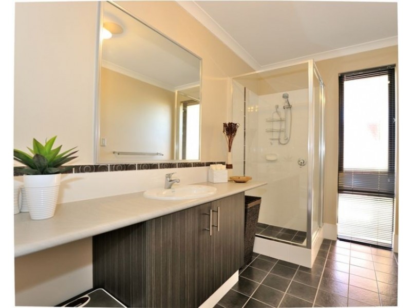 2 Dalona Parkway, Lakelands WA 6180