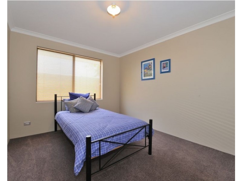 2 Dalona Parkway, Lakelands WA 6180