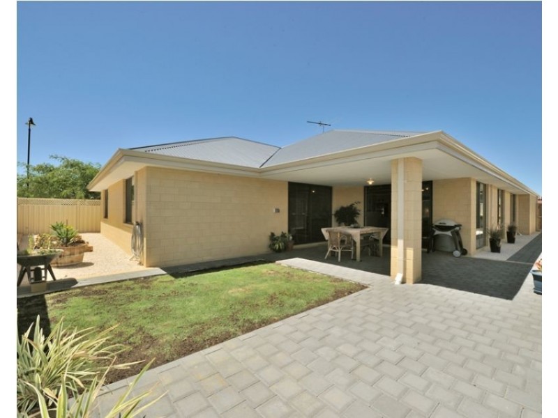 2 Dalona Parkway, Lakelands WA 6180