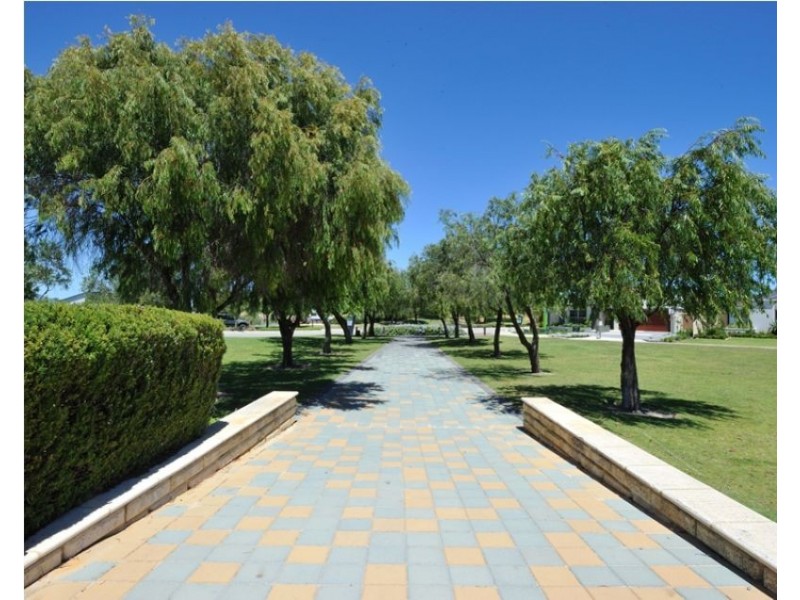 2 Dalona Parkway, Lakelands WA 6180