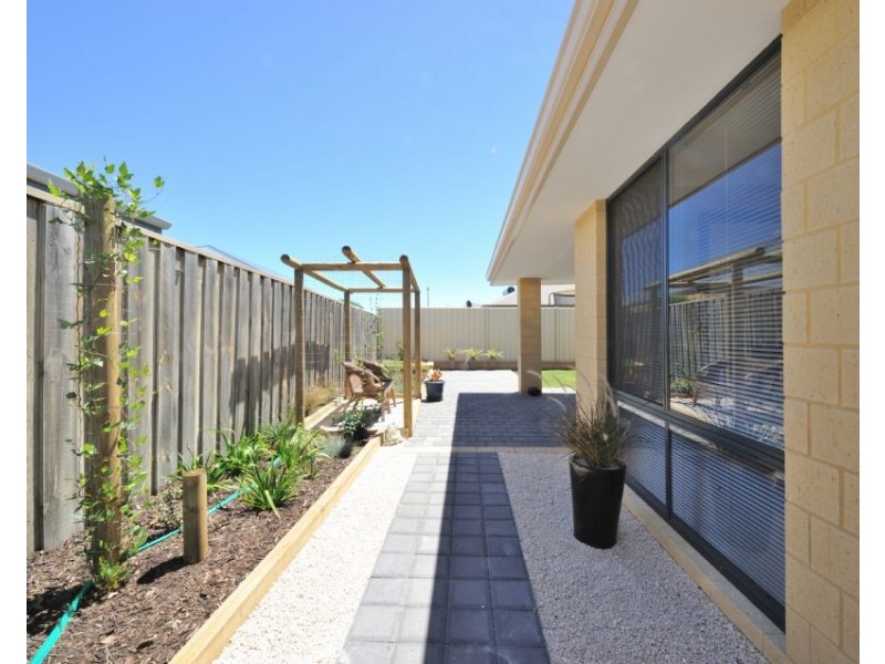 2 Dalona Parkway, Lakelands WA 6180