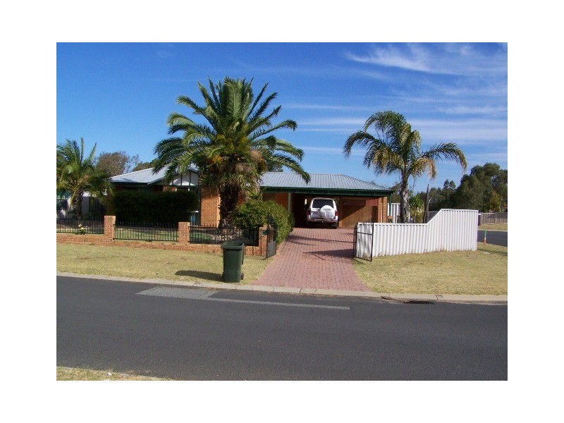 1 Priory Way, Greenfields WA 6210