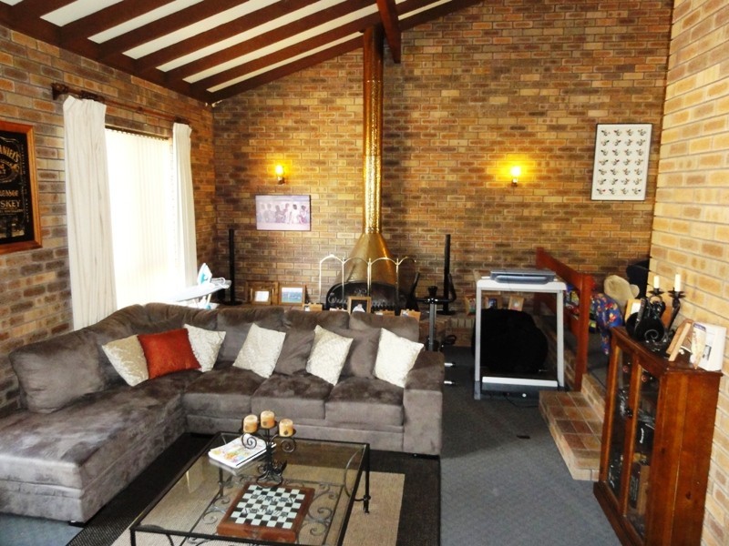 4 Sussex Place, Halls Head WA 6210