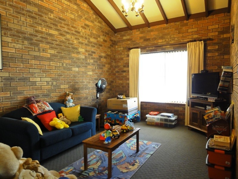 4 Sussex Place, Halls Head WA 6210