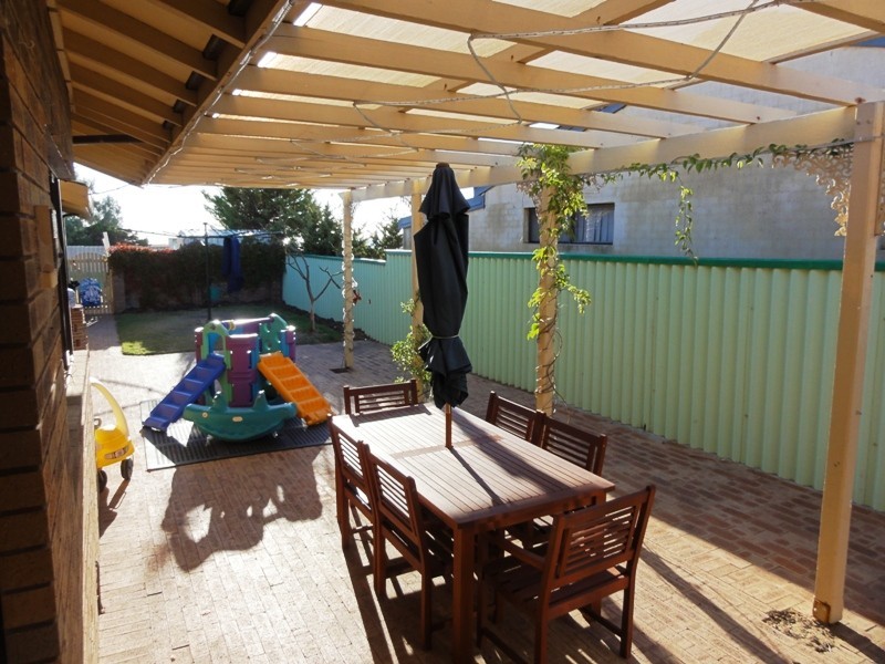 4 Sussex Place, Halls Head WA 6210