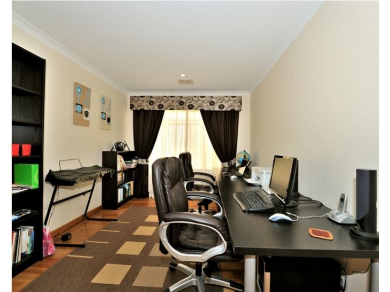 16 Benooka Grange., Lakelands WA 6180