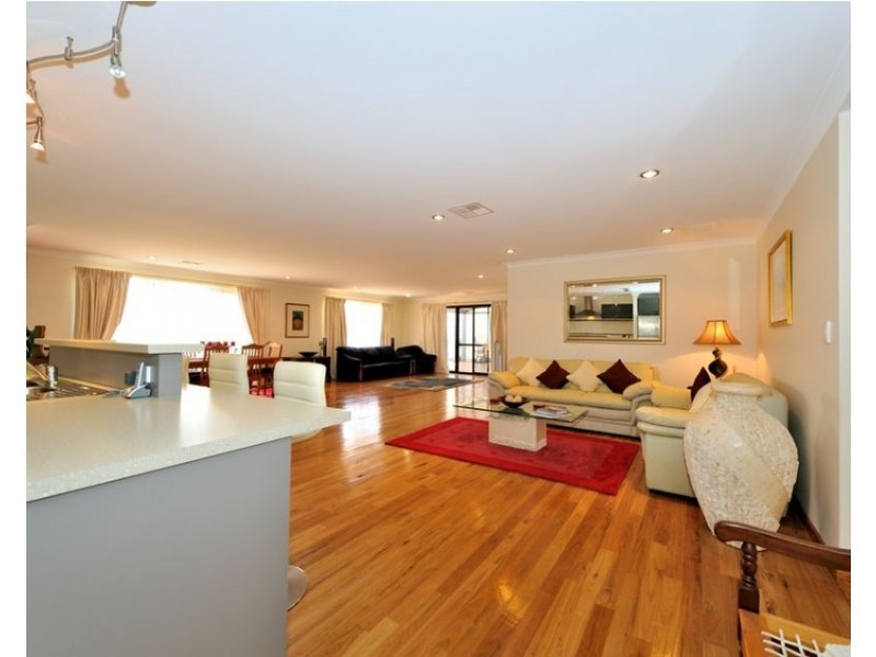 16 Benooka Grange., Lakelands WA 6180