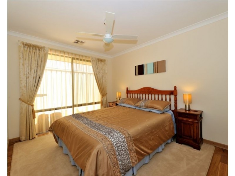 16 Benooka Grange., Lakelands WA 6180