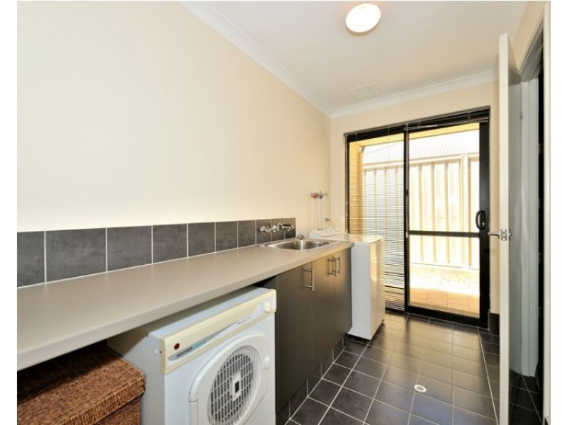 16 Benooka Grange., Lakelands WA 6180