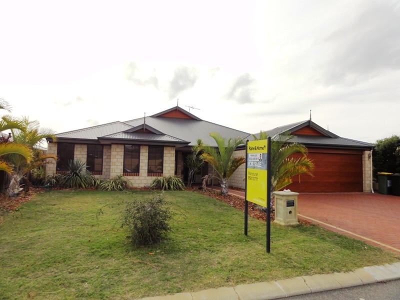 15 Waratah Circle, Halls Head WA 6210