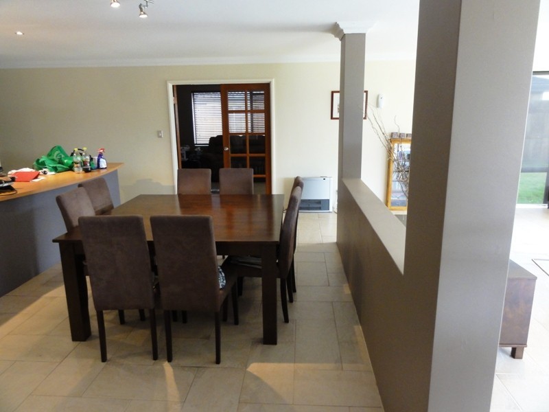 15 Waratah Circle, Halls Head WA 6210