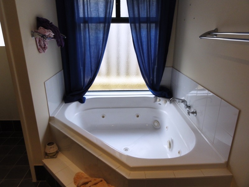 15 Waratah Circle, Halls Head WA 6210