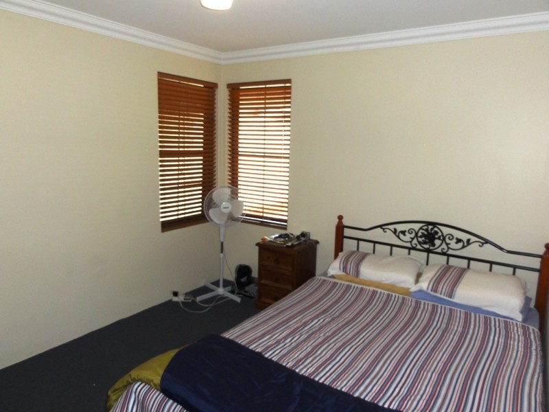 15 Waratah Circle, Halls Head WA 6210