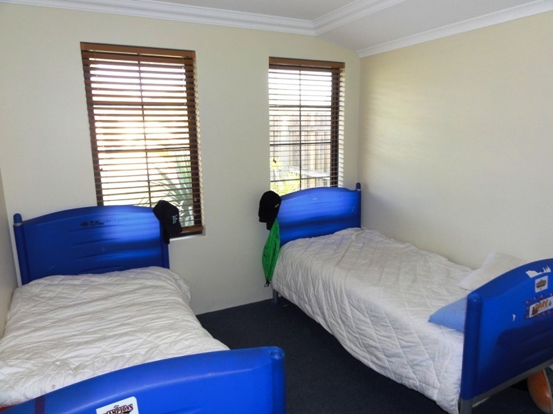 15 Waratah Circle, Halls Head WA 6210