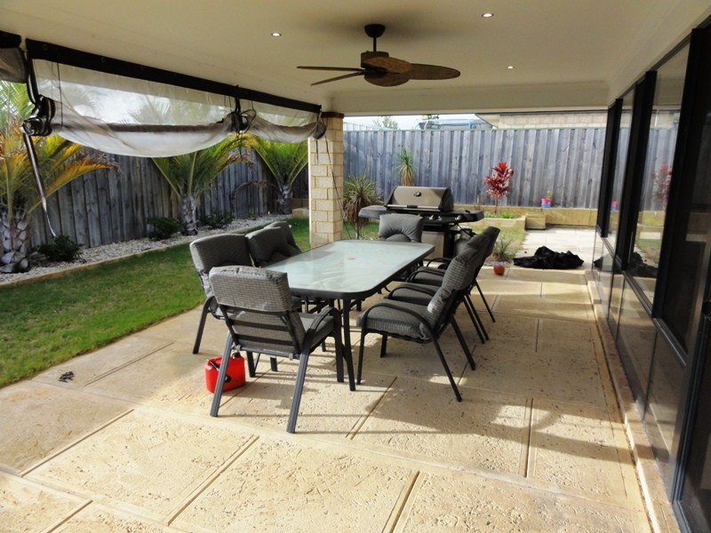 15 Waratah Circle, Halls Head WA 6210