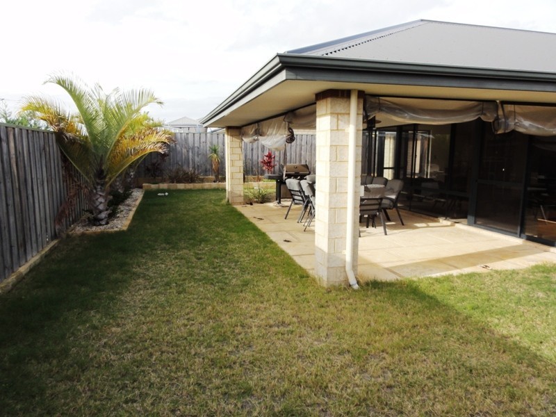 15 Waratah Circle, Halls Head WA 6210