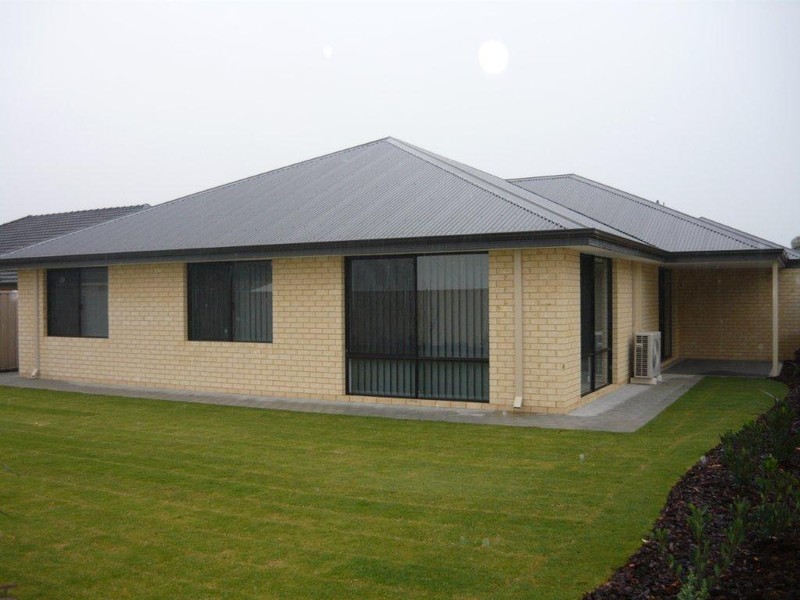 9 Sorrento Turn, Secret Harbour WA 6173