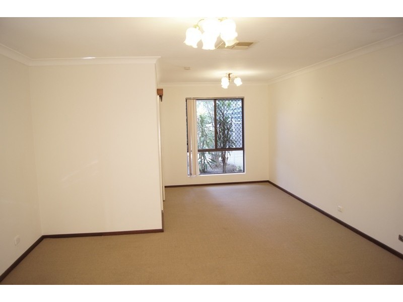 15 Curlew St, Dudley Park WA 6210