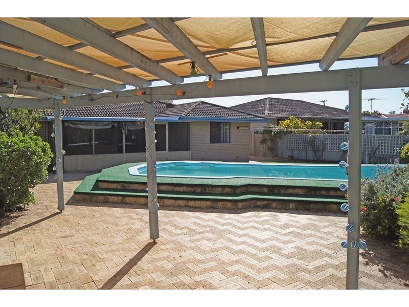 15 Curlew St, Dudley Park WA 6210