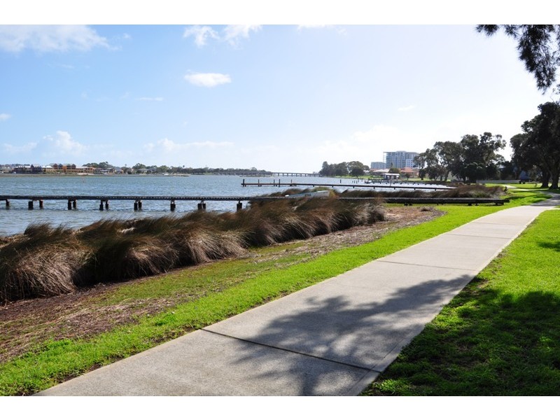 15 Curlew St, Dudley Park WA 6210