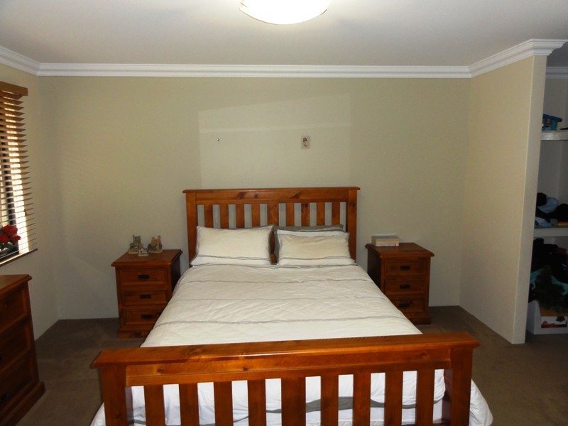 15 Waratah Circle., Halls Head WA 6210