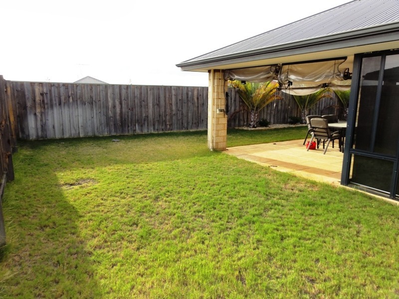 15 Waratah Circle., Halls Head WA 6210