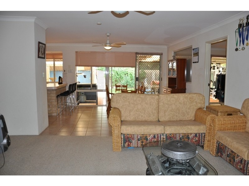 11 Paradise Circuit, Halls Head WA 6210