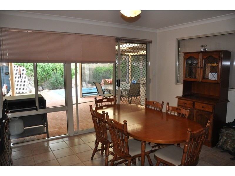 11 Paradise Circuit, Halls Head WA 6210