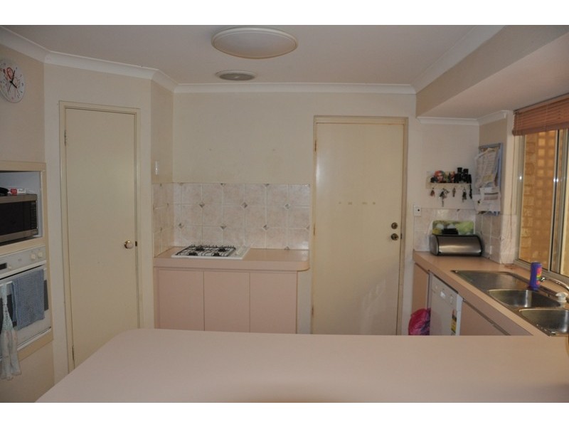 11 Paradise Circuit, Halls Head WA 6210