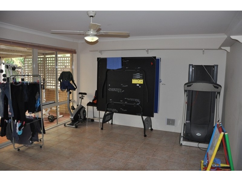 11 Paradise Circuit, Halls Head WA 6210