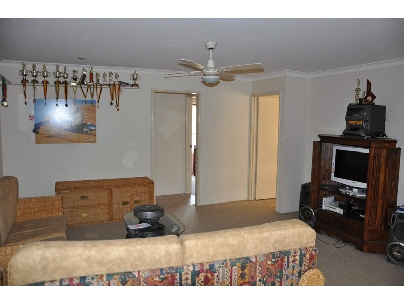 11 Paradise Circuit, Halls Head WA 6210