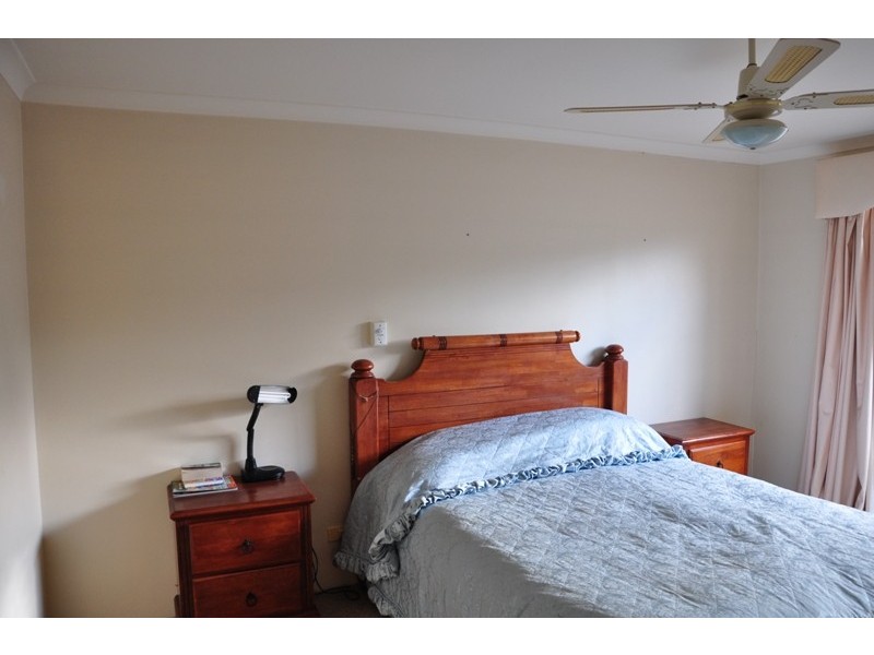 11 Paradise Circuit, Halls Head WA 6210