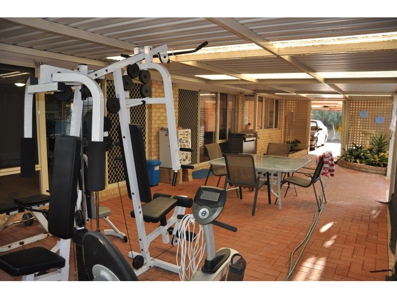 11 Paradise Circuit, Halls Head WA 6210