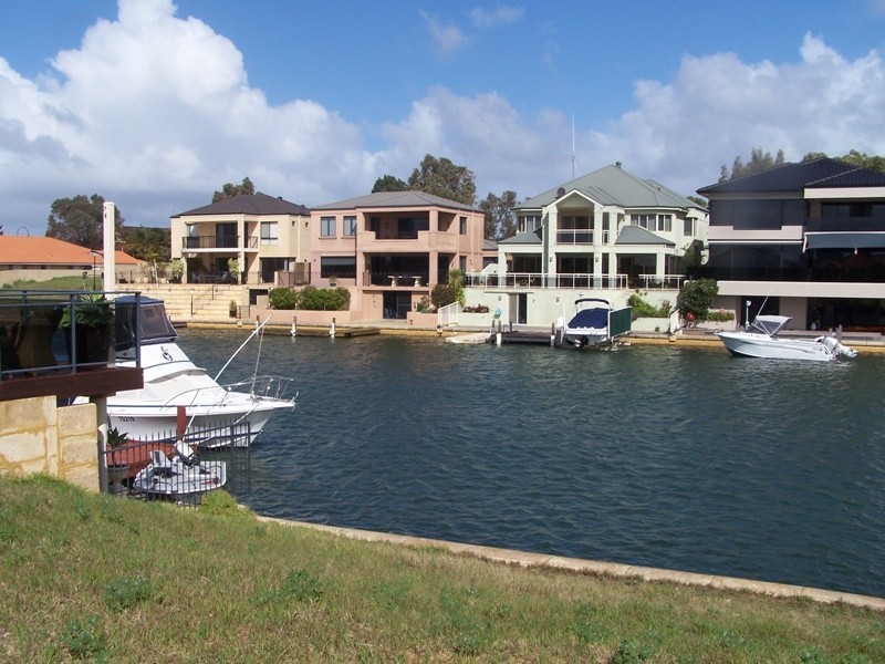 17 Aztec Island Retreat, Halls Head WA 6210