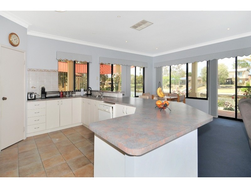 100 Moyup Way, South Yunderup WA 6208